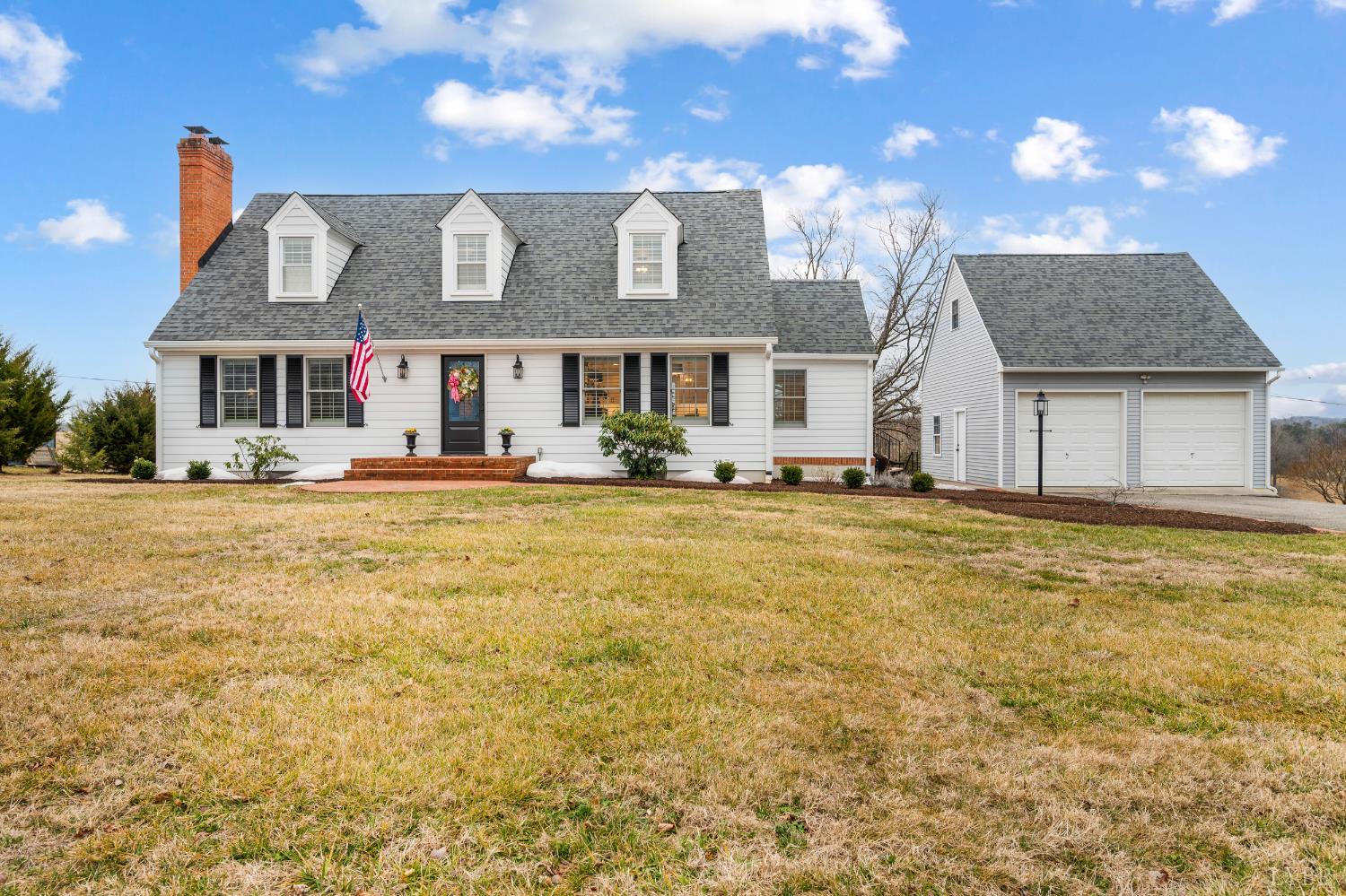 1726 Three Otters Road Bedford, VA 24523 - Photo 4 of 70