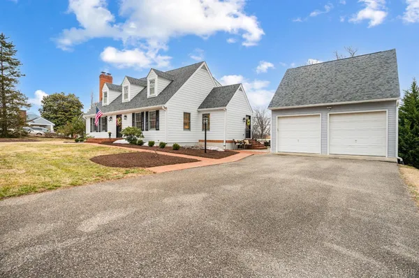$585,000 | 1726 Three Otters Road, Bedford, VA 24523