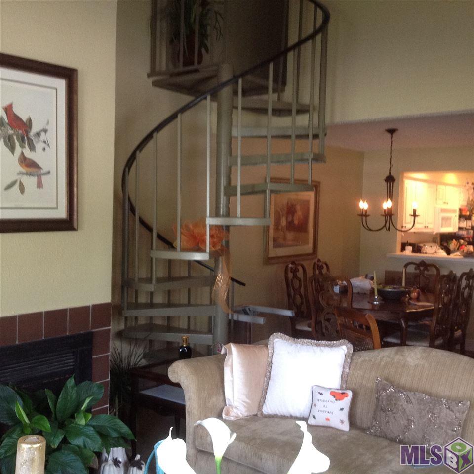 3953 Partridge Lane Baton Rouge, LA 70809 - Photo 4 of 19 Living with view of stair