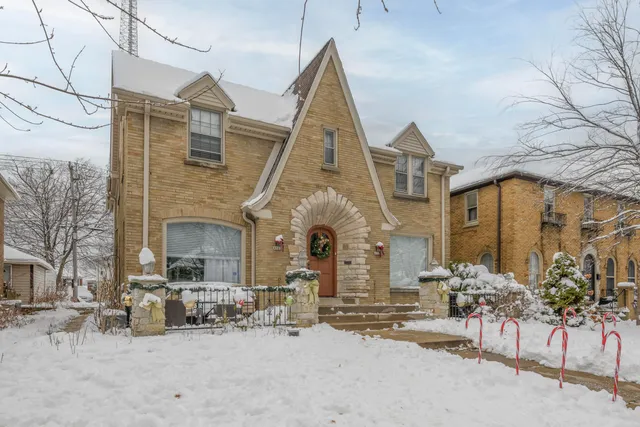 $769,900 | 4111 North Woodburn Street, Unit 4113, Shorewood, WI 53211