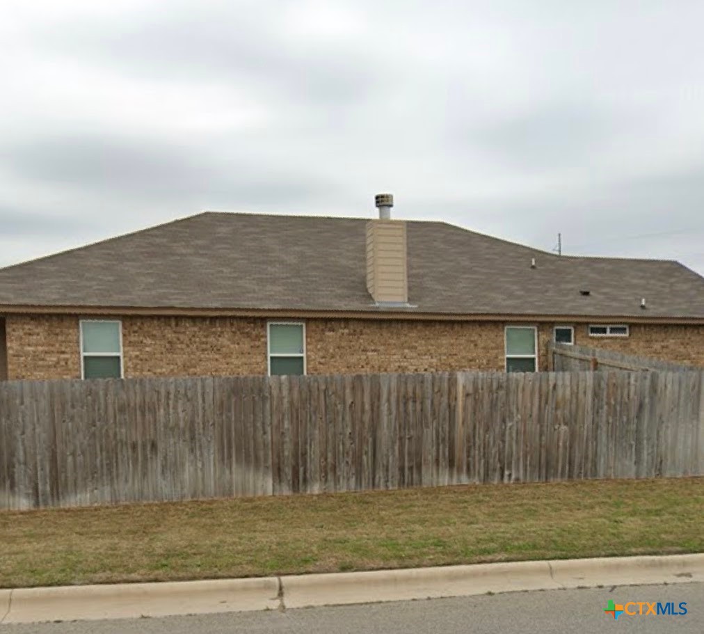 703 Ridgeview Drive Temple, TX 76502 - Photo 4 of 5 a backyard of a house