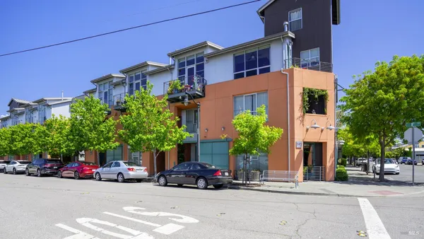 $898,000 | 137 F Street, Petaluma, CA 94952
