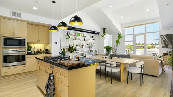 $898,000 | 137 F Street, Petaluma, CA 94952