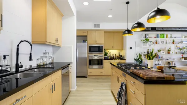$898,000 | 137 F Street, Petaluma, CA 94952