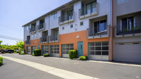 $898,000 | 137 F Street, Petaluma, CA 94952