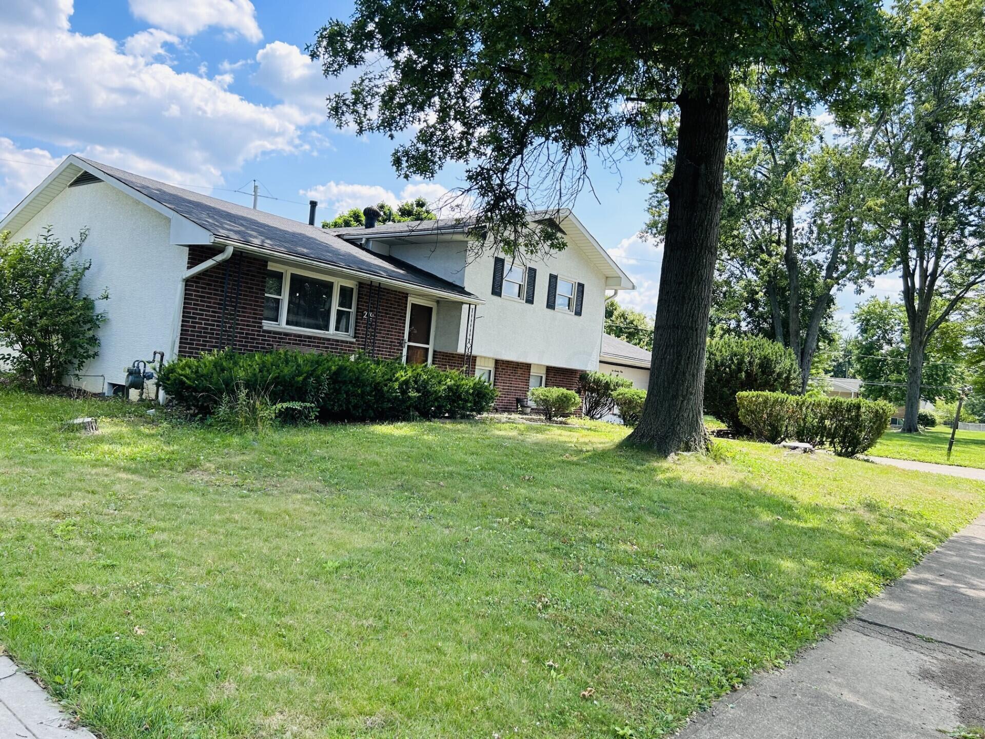 279 Dunbarton Road Columbus, OH 43230 - Photo 2 of 4 side walk view