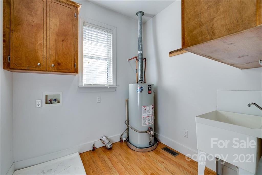 4503 Davis Road Edgemoor, SC 29712 - Photo 14 of 21 a bathroom with a sink and shower