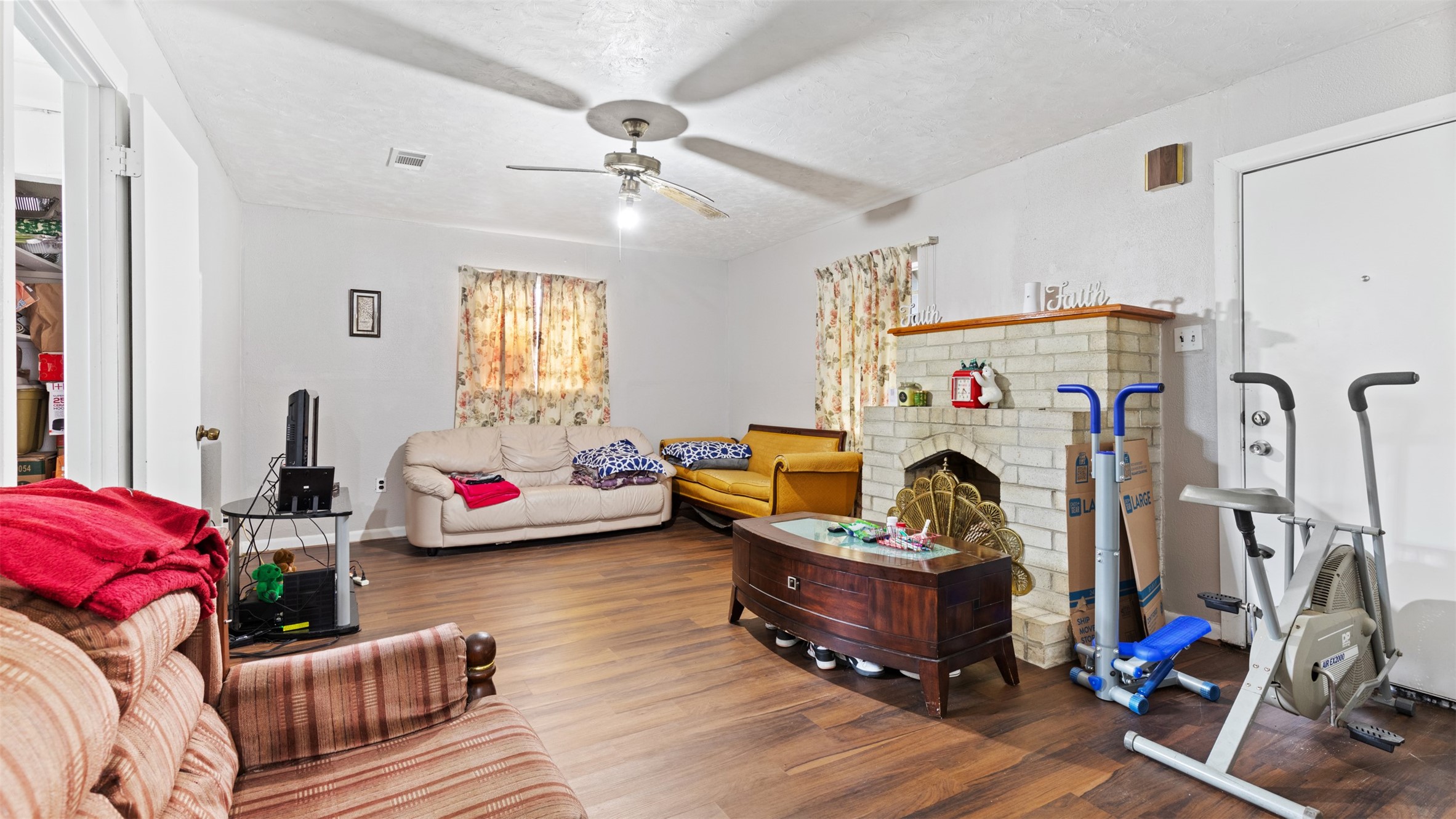5622 Beldart Street Houston, TX 77033 - Photo 7 of 16