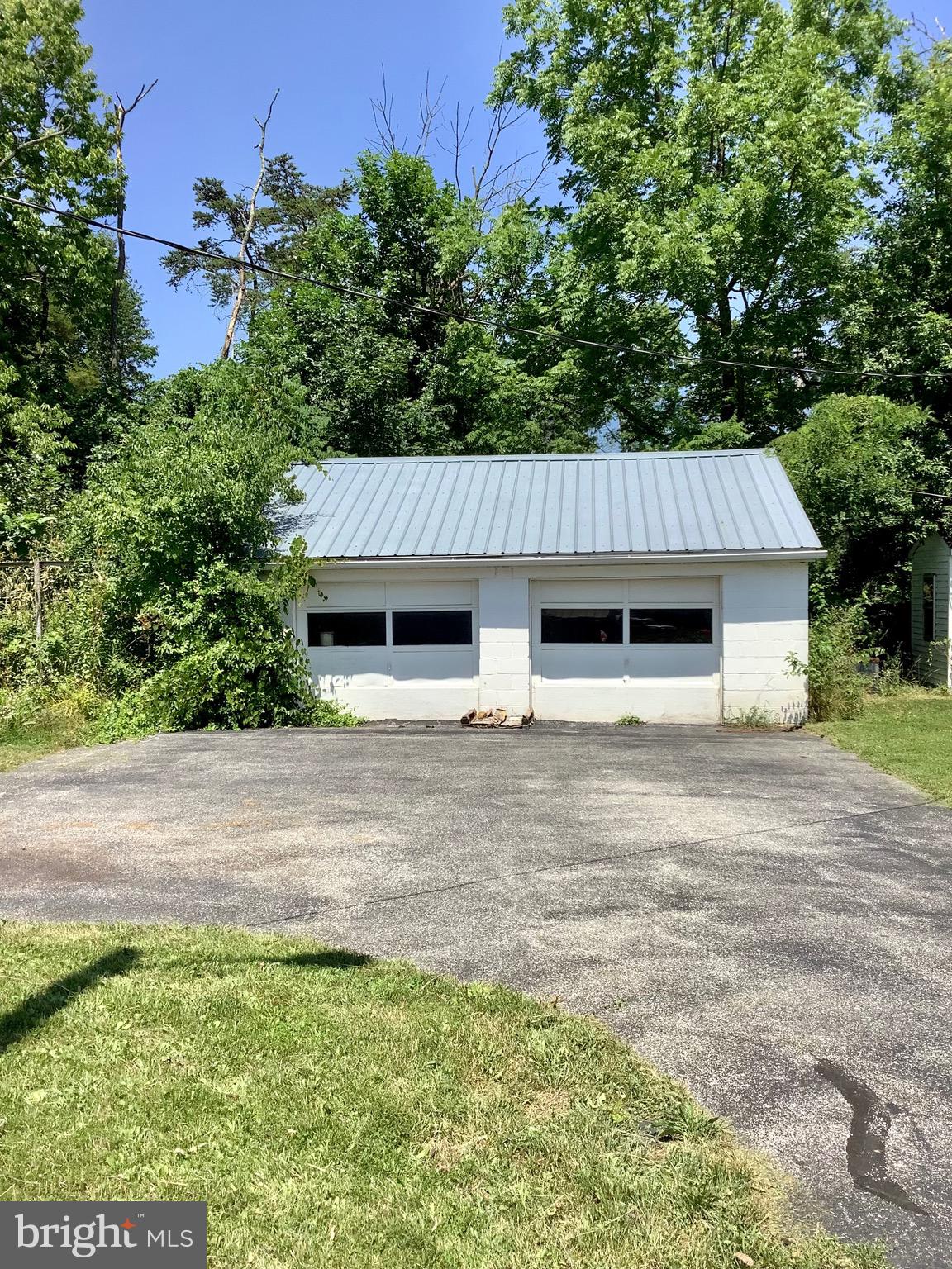 2410 Granite Station Road Gettysburg, PA 17325 - Photo 14 of 59 2 car garage
