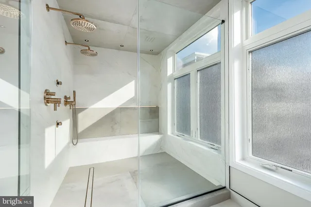 $785,000 | 250 Gates Street, Philadelphia, PA 19128