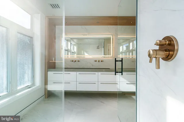 $785,000 | 250 Gates Street, Philadelphia, PA 19128