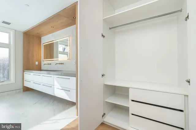 $785,000 | 250 Gates Street, Philadelphia, PA 19128