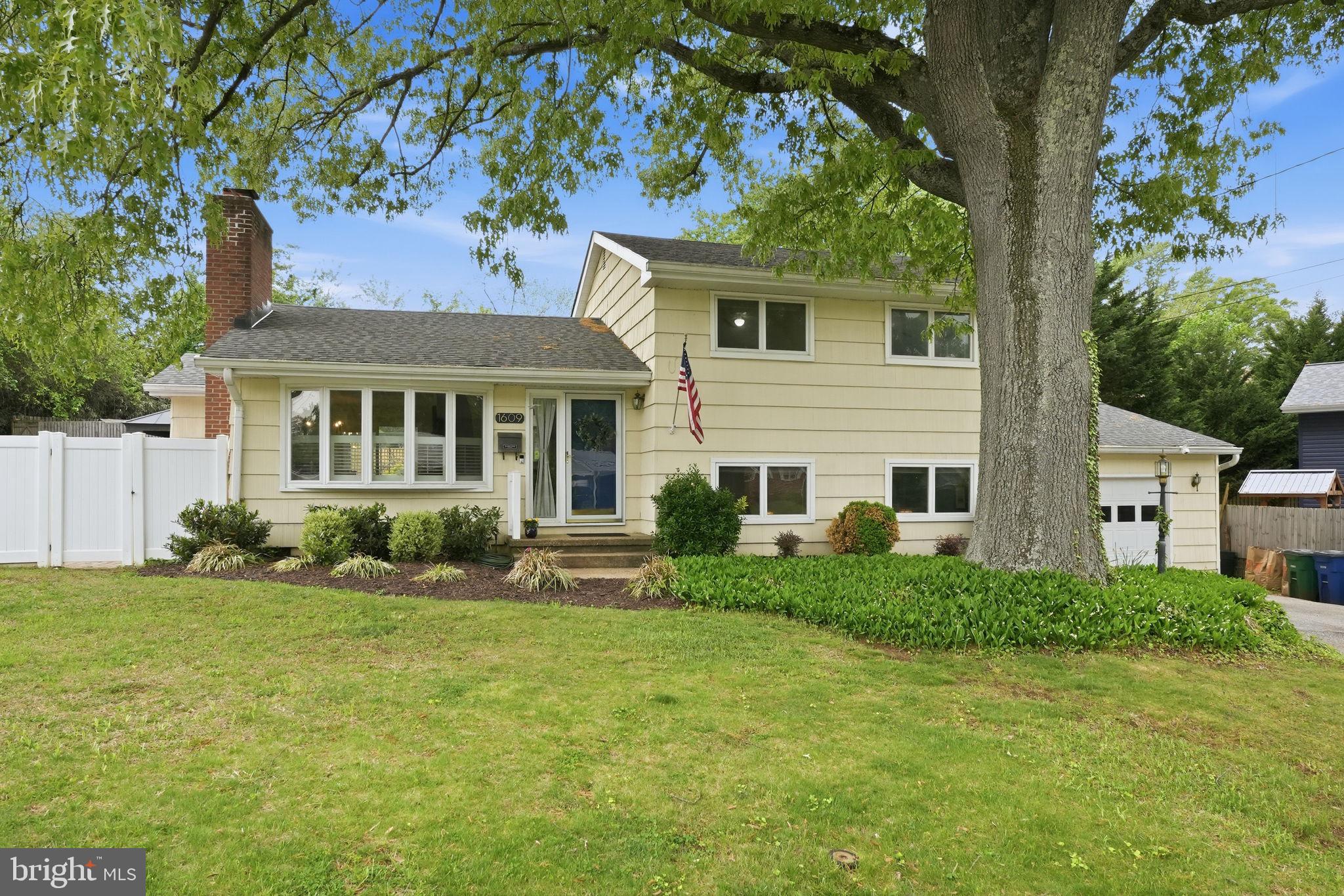 Welcome home to 1609 Cedar Park Rd!!