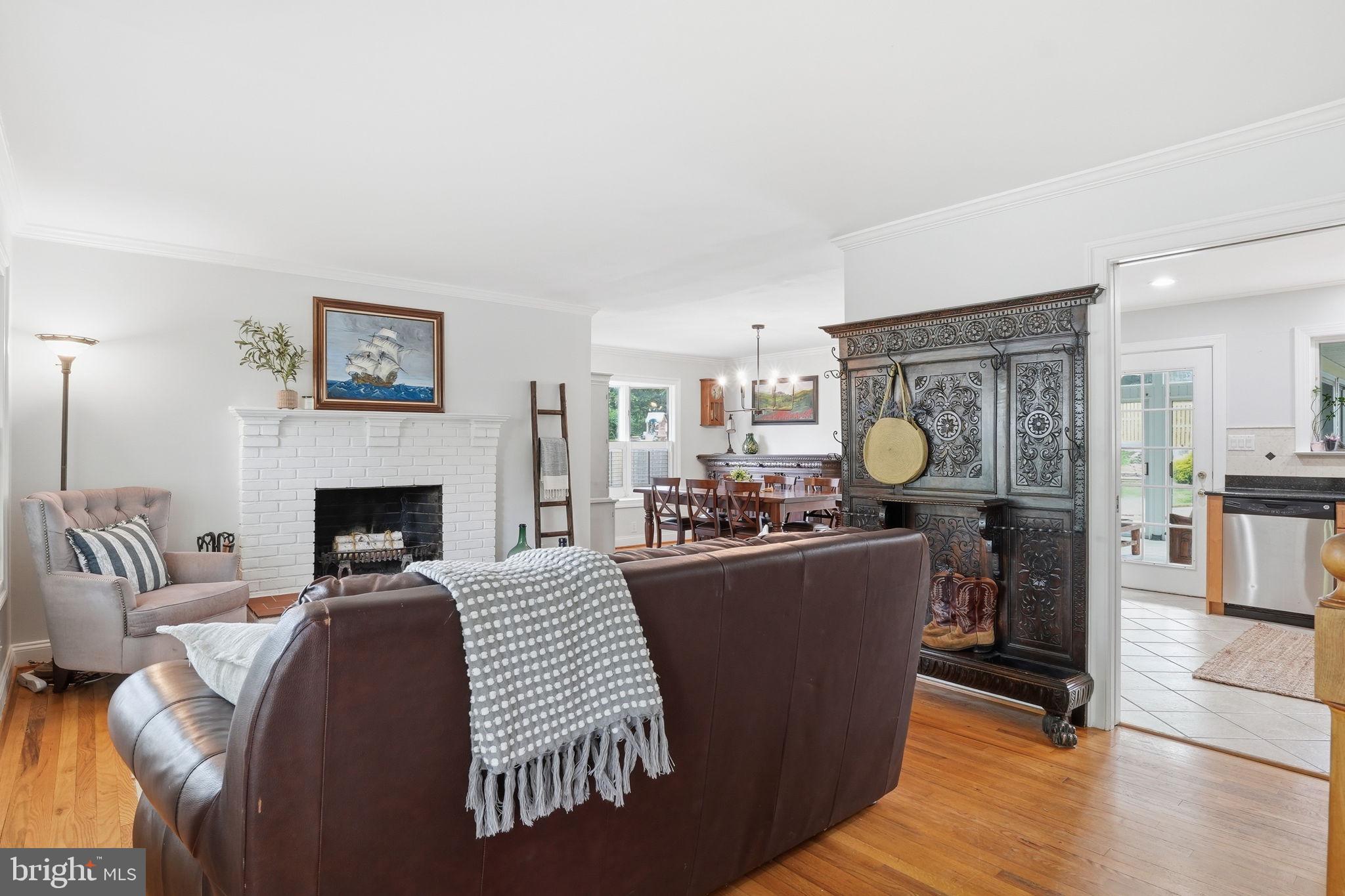 1609 Cedar Park Road Annapolis, MD 21401 - Photo 5 of 43 Perfect flow between FR, Dining Room and kitchen