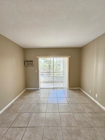 $1,300 | 114 Norwich East, West Palm Beach, FL 33417