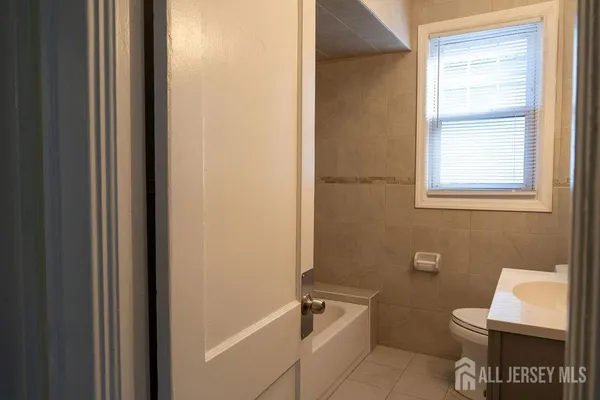 $2,700 | 46 Catalpa Avenue, Unit 2, Perth Amboy, NJ 08861