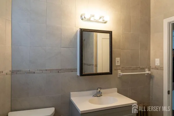 $2,700 | 46 Catalpa Avenue, Unit 2, Perth Amboy, NJ 08861