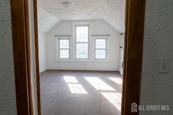 $2,700 | 46 Catalpa Avenue, Unit 2, Perth Amboy, NJ 08861