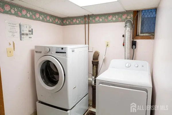 $2,700 | 46 Catalpa Avenue, Unit 2, Perth Amboy, NJ 08861