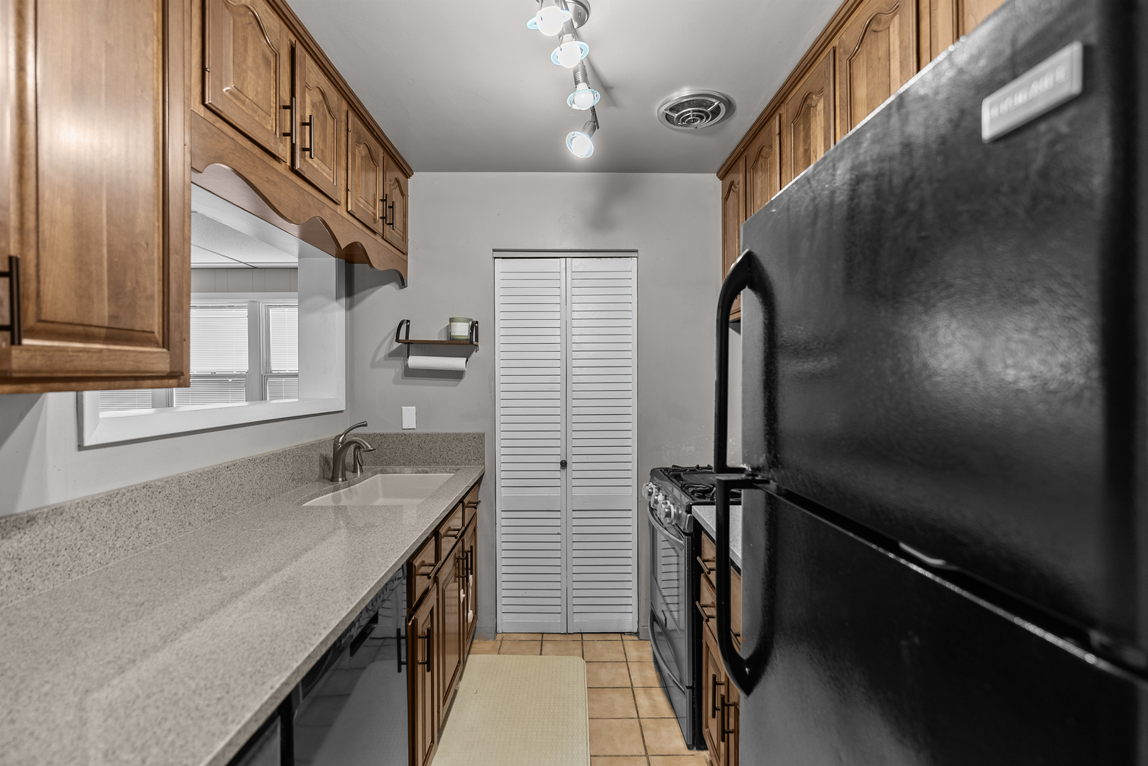 1144 39th Street Moline, IL 61265 - Photo 6 of 19