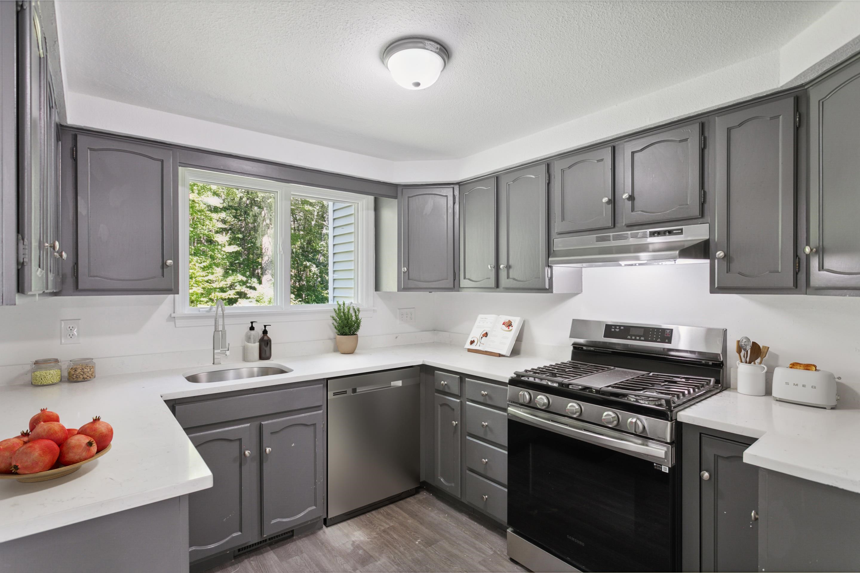 33 Pine Meadows Drive, Unit 33 Exeter, NH 03833 - Photo 7 of 12