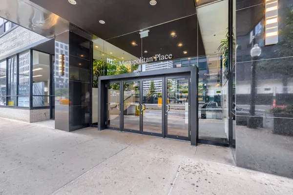 $595,000 | 130 South Canal Street, Unit 419, Chicago, IL 60606