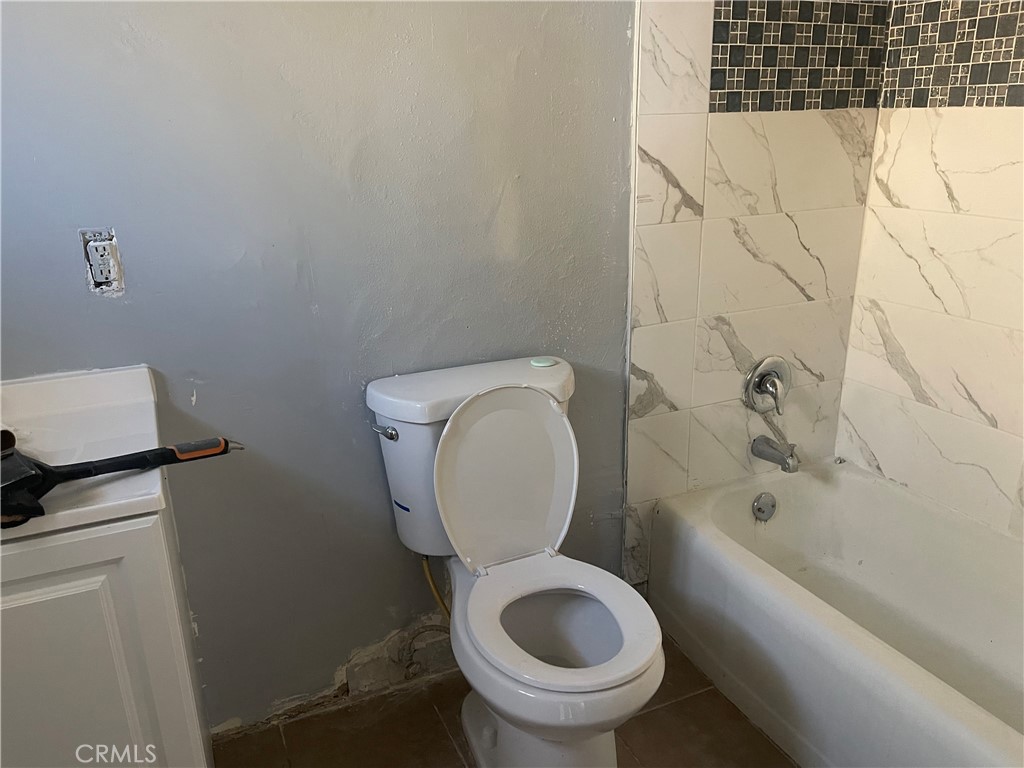 210 North Hamilton Avenue Hemet, CA 92543 - Photo 8 of 10