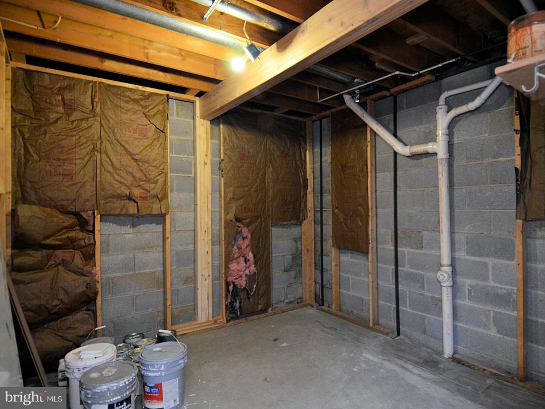 627 Jonathan Road Linden, VA 22642 - Photo 11 of 30 Additional storage room