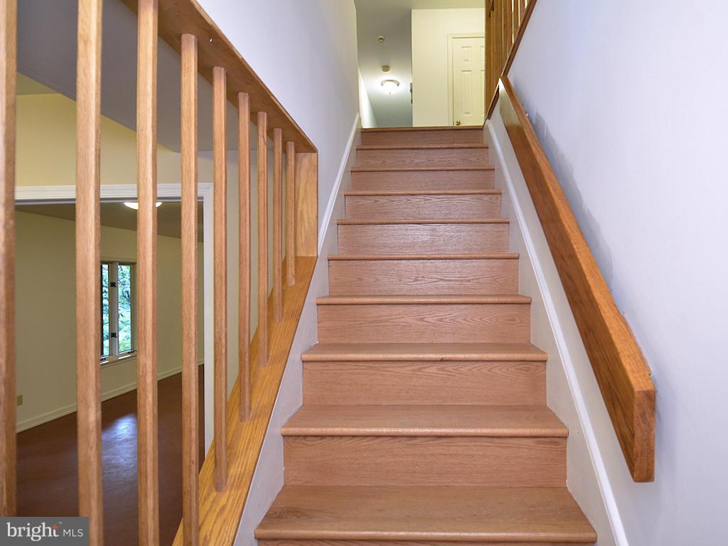 627 Jonathan Road Linden, VA 22642 - Photo 12 of 30 Stairway to main level