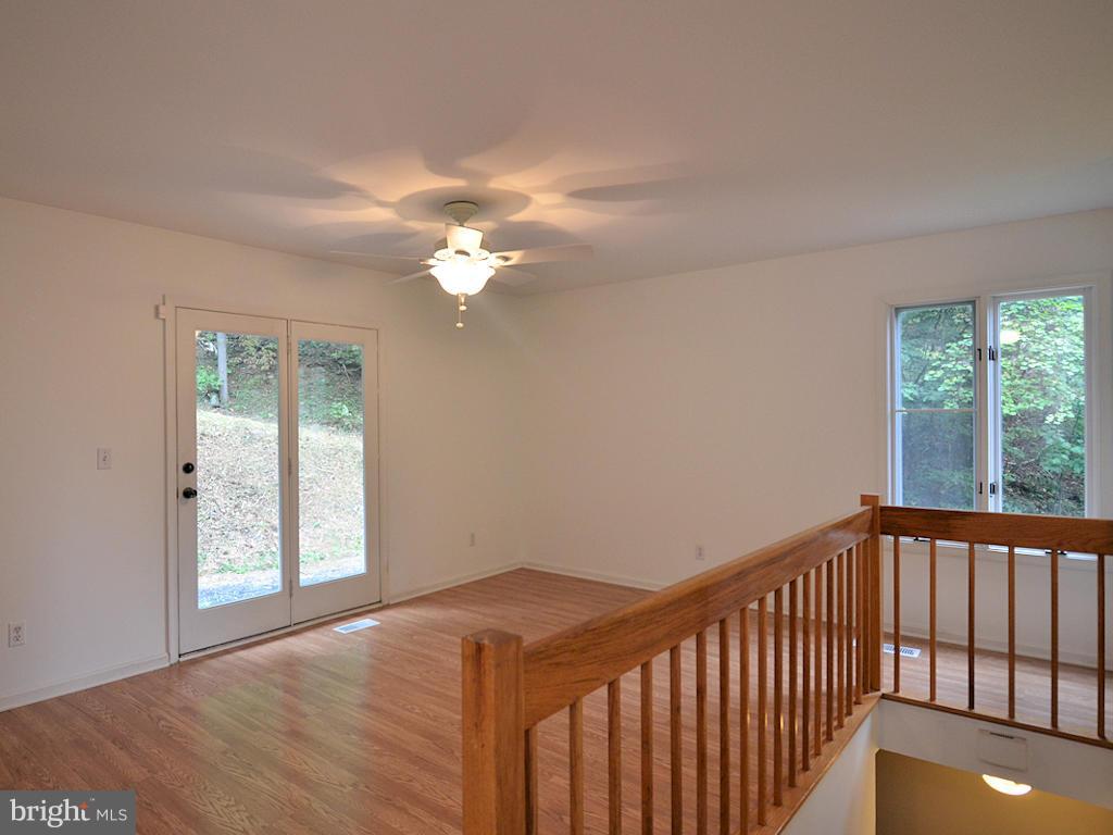 627 Jonathan Road Linden, VA 22642 - Photo 15 of 30 Living Room