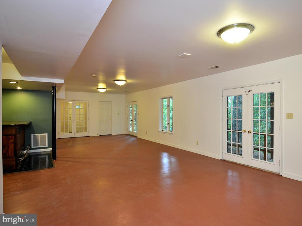 627 Jonathan Road Linden, VA 22642 - Photo 8 of 30 Walkout finished Basement w/bar & full bath