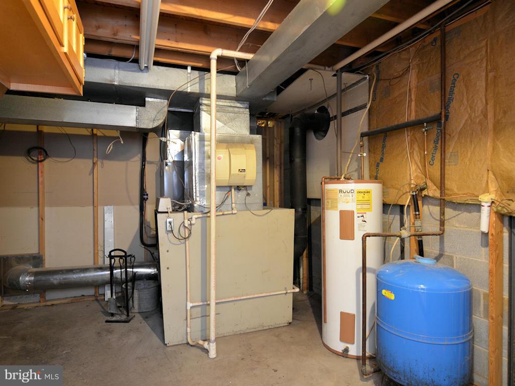 627 Jonathan Road Linden, VA 22642 - Photo 10 of 30 Utility/Laundry/Storage room