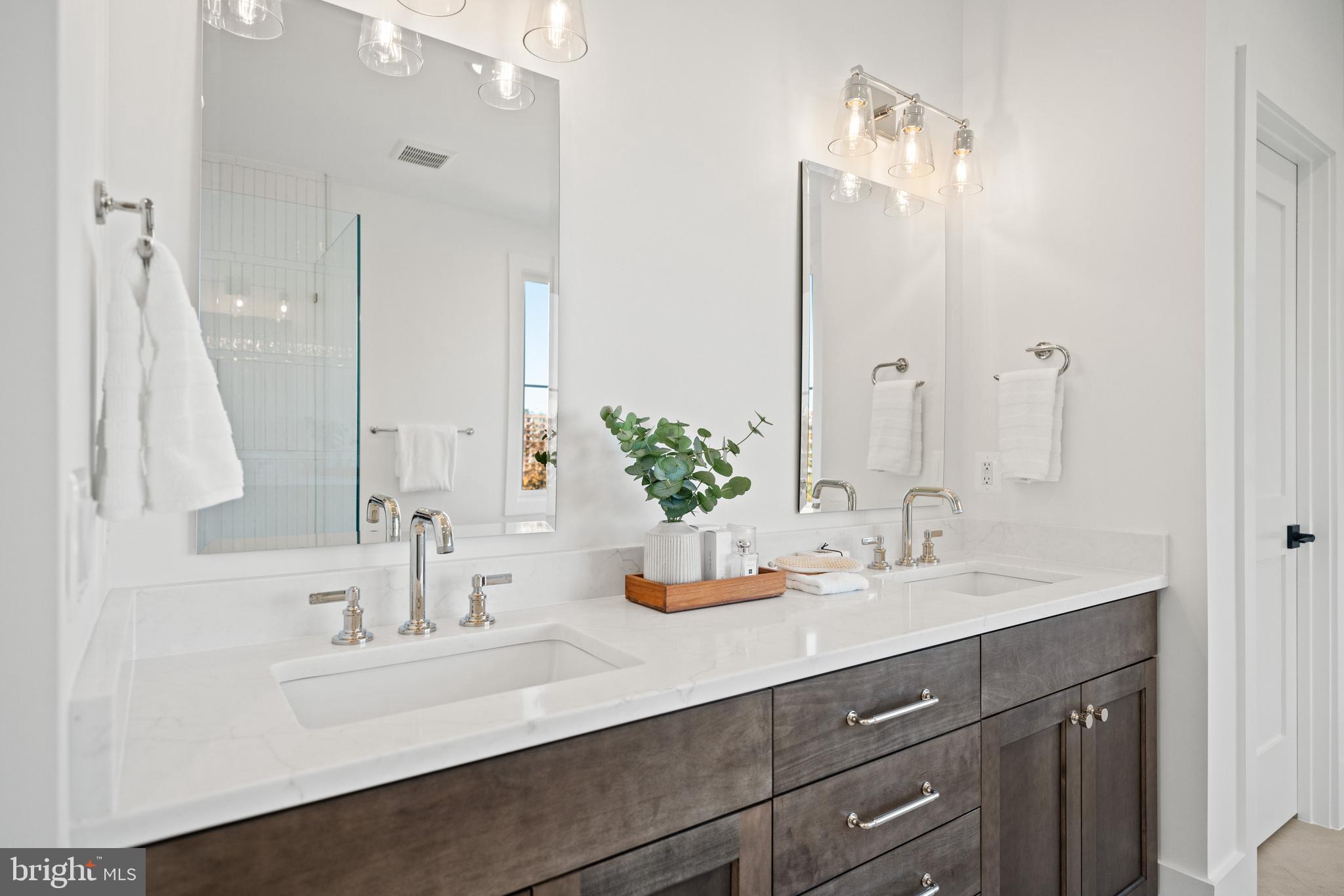 600 29th Road South Arlington, VA 22202 - Photo 19 of 62 Primary Bath