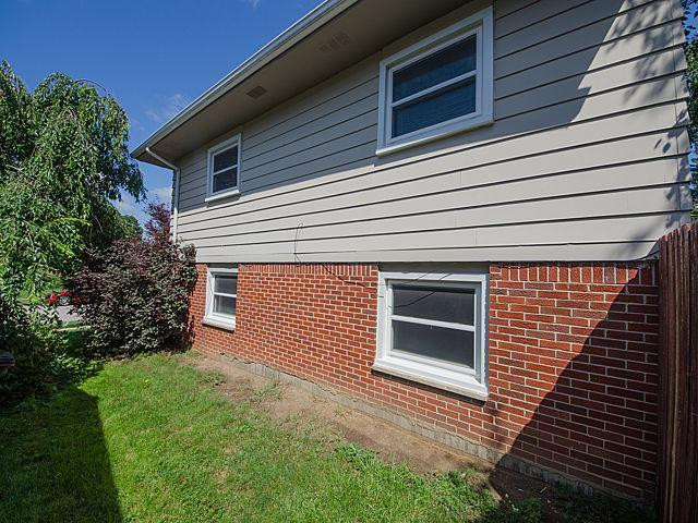 2709 Lillian Road Ann Arbor, MI 48104 - Photo 4 of 32 Photo 4