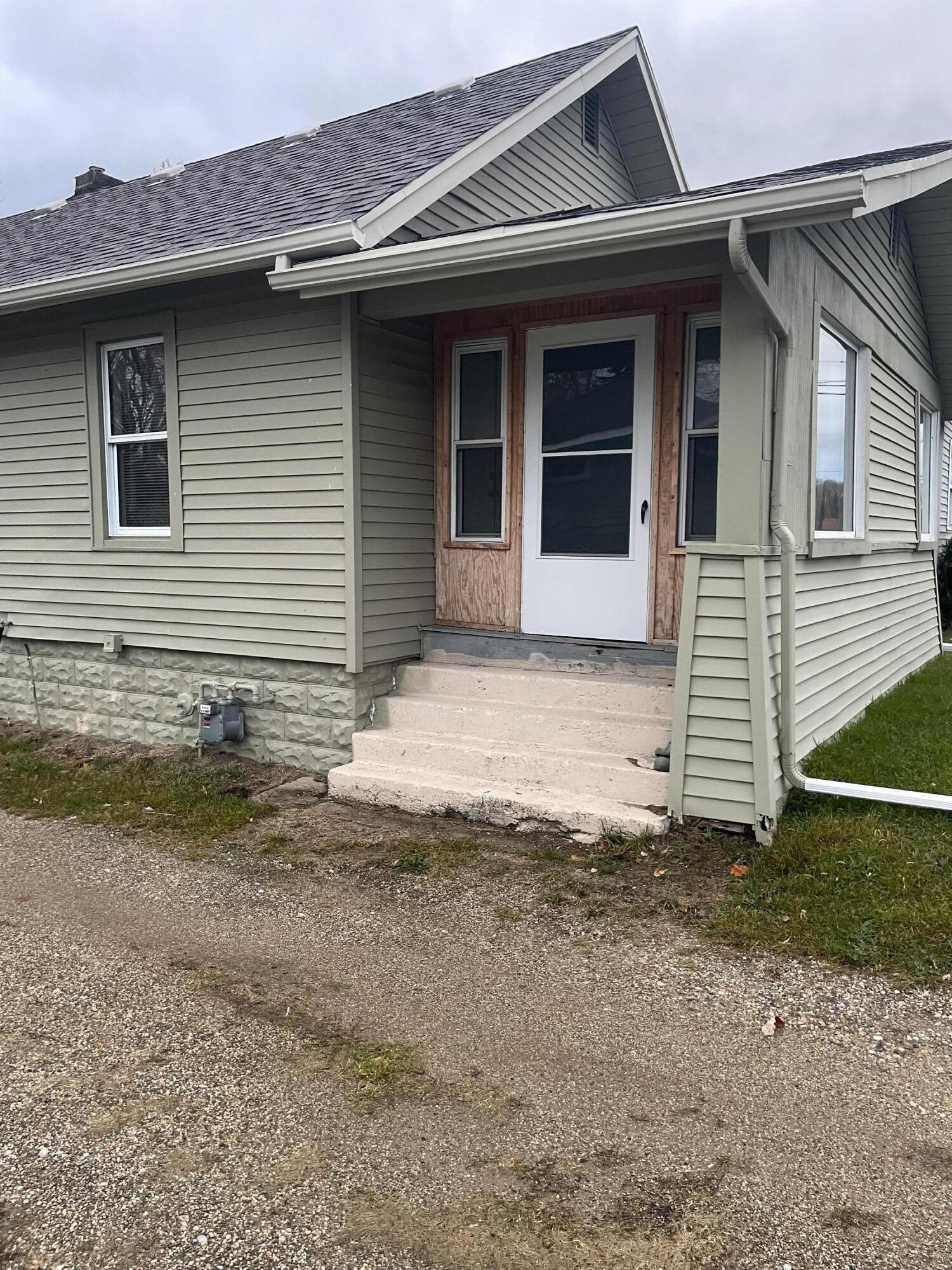 1345 Territorial Road Benton Harbor, MI 49022 - Photo 2 of 19 IMG_4864