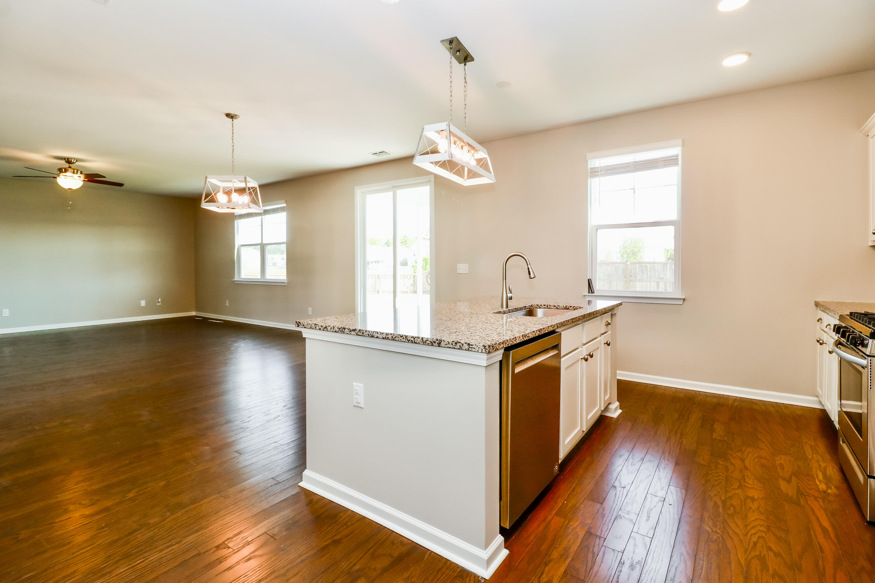 218 Rhodes Court Summerville, SC 29486 - Photo 4 of 14 1006263.218 Rhodes Court - Kitchen_1