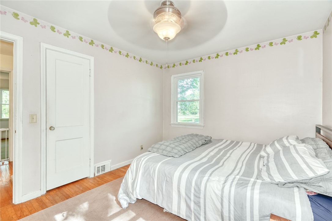 606 Bay Road Webster, NY 14580 - Photo 21 of 49 First floor primary bedroom