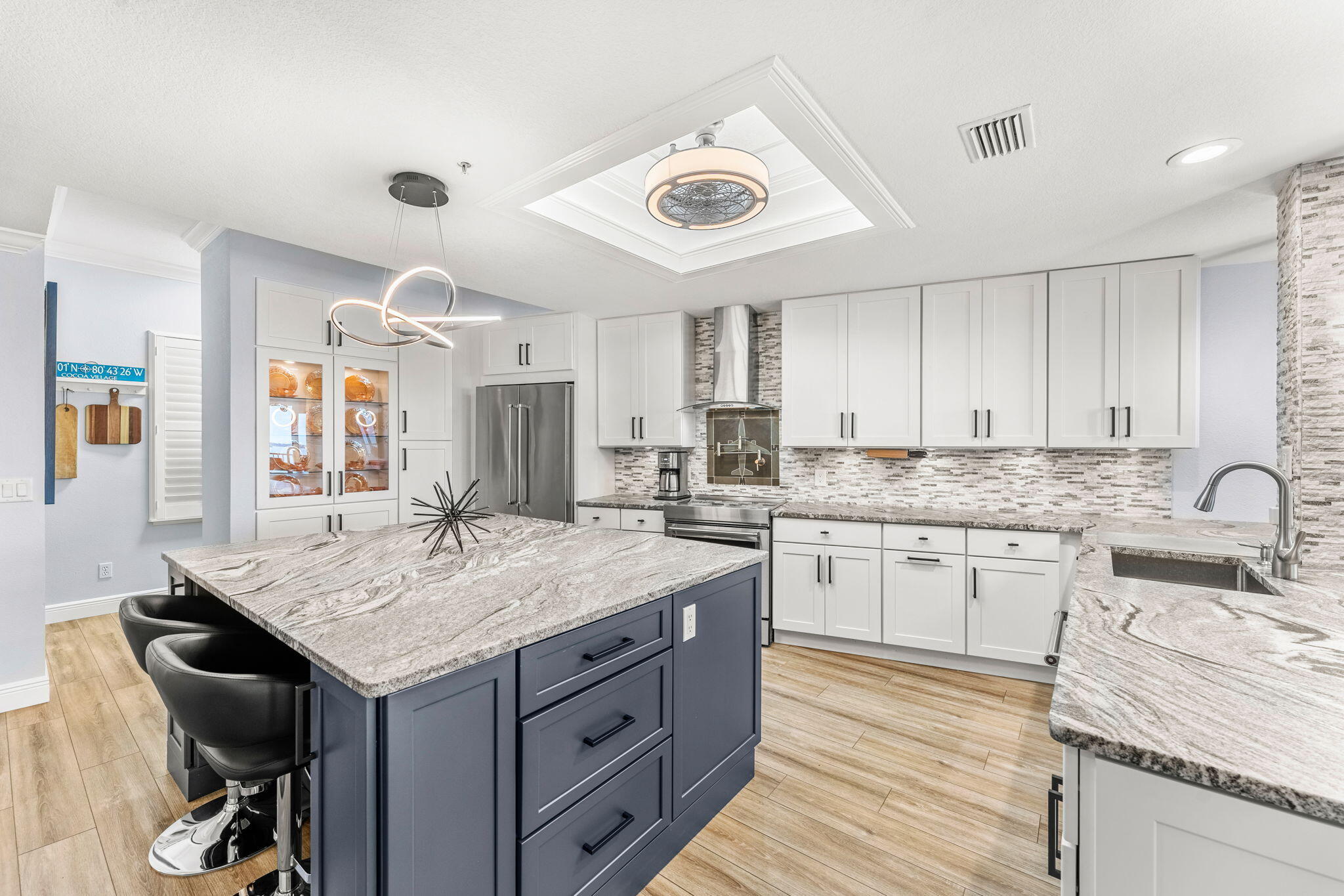 104 Riverside Drive, Unit 903 Cocoa, FL 32922 - Photo 10 of 90 Natural Stack Sone Backsplash