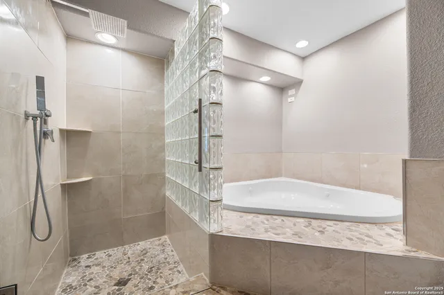 $2,200 | 16219 Bear Run Street, San Antonio, TX 78247