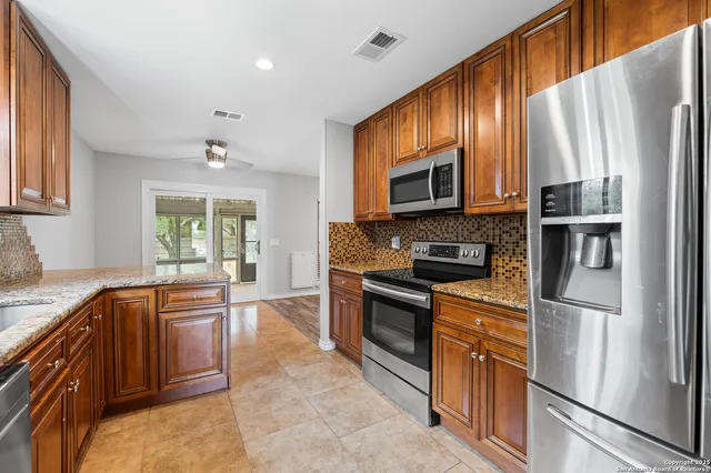 $2,200 | 16219 Bear Run Street, San Antonio, TX 78247