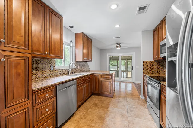 $2,200 | 16219 Bear Run Street, San Antonio, TX 78247