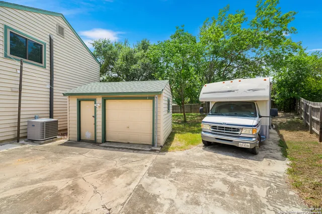 $2,200 | 16219 Bear Run Street, San Antonio, TX 78247