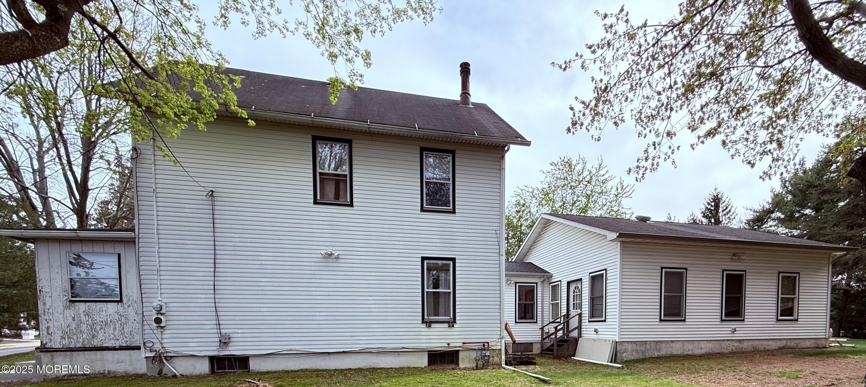479 Line Road Matawan, NJ 07747 - Photo 3 of 32 a front view of a house with a yard