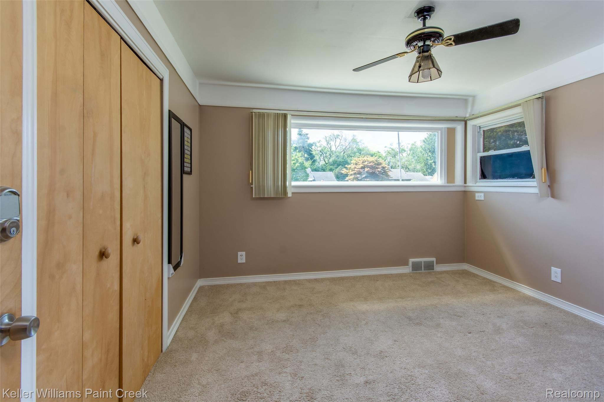 26312 Five Mile Road Redford, MI 48239 - Photo 12 of 46 DSC_9684enf.jpg