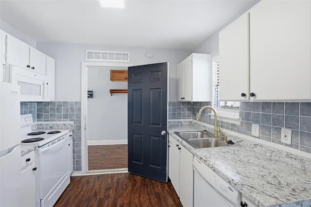 $1,250 | 209 East Lone Star Street, Cleburne, TX 76031