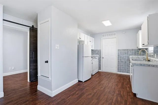 $1,250 | 209 East Lone Star Street, Cleburne, TX 76031