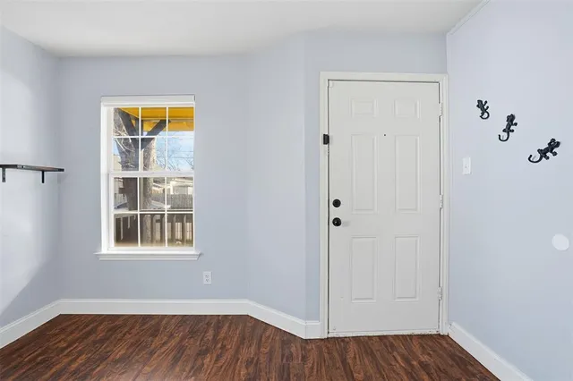 $1,250 | 209 East Lone Star Street, Cleburne, TX 76031