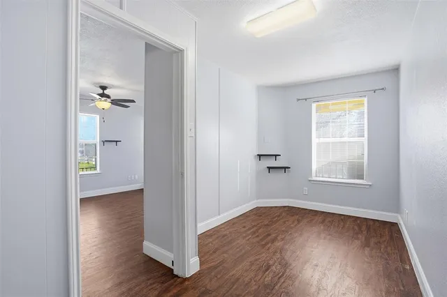 $1,250 | 209 East Lone Star Street, Cleburne, TX 76031