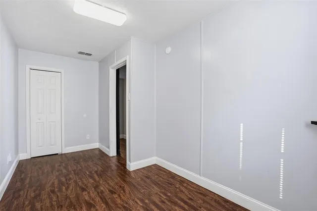 $1,250 | 209 East Lone Star Street, Cleburne, TX 76031