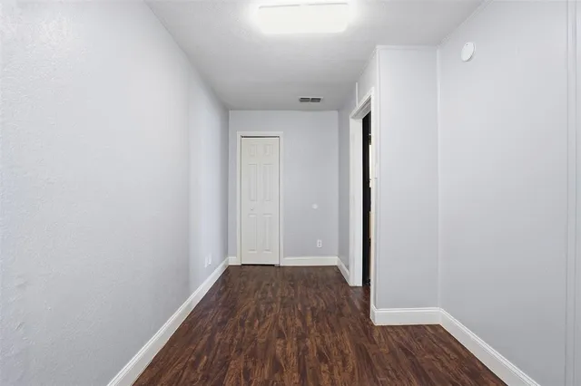 $1,250 | 209 East Lone Star Street, Cleburne, TX 76031